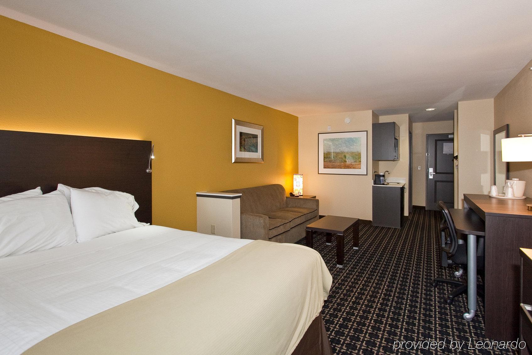 Holiday Inn Express Newton, An Ihg Hotel Esterno foto